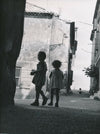Georges BRACHER Arles v. 1960 enfants rue ombre soleil photo photographie