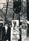 Photo collage : Hommes marchant sous la neige, fin des années 1970 argentique