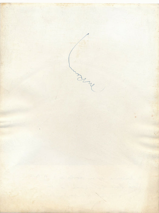 Tino ROSSI signant des autographes à la sortie de l’ABC photo