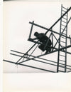 structure métal construction 2 tirages argentique ouvrier ciel équilibre photo