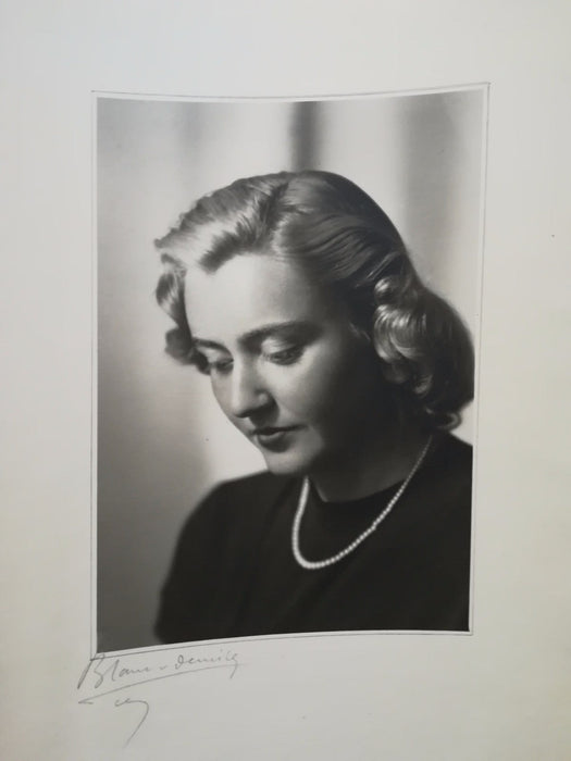 photo portrait Blanc Demilly Lyon femme collier tirage argentique époque signé