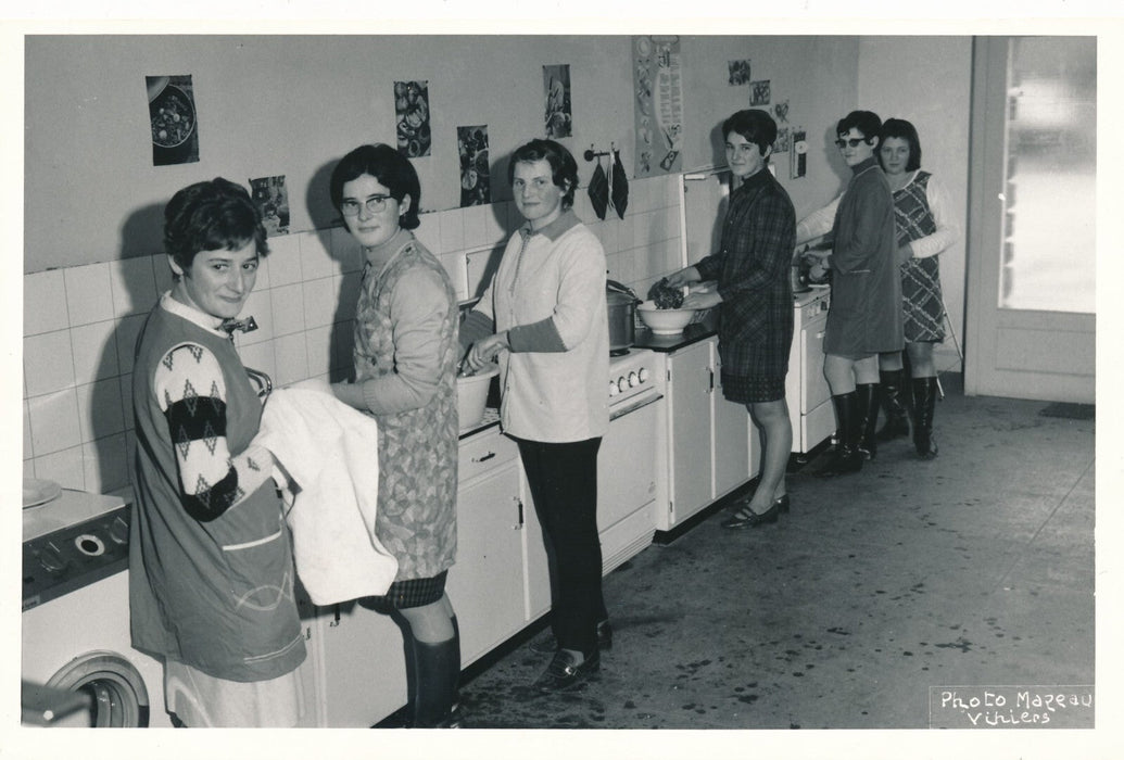 Féminisme Les femmes à la cuisine ou un concours de cuisine ? photo photographie
