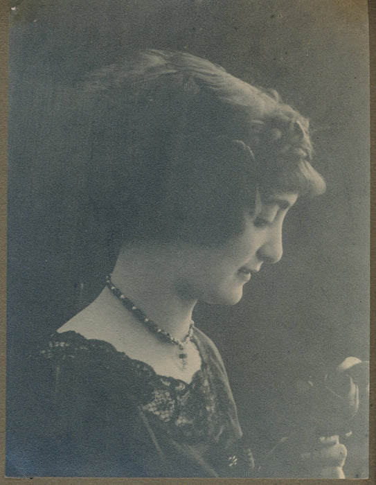 Suite élégante 2 album photos avec 42 portraits jeunes filles v. 1930-40