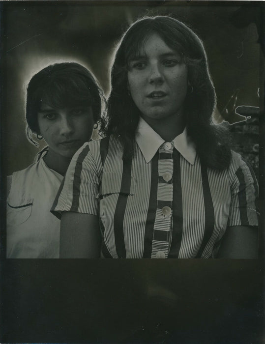 Composition deux jeunes filles photo photographie v. 1950 solarisation