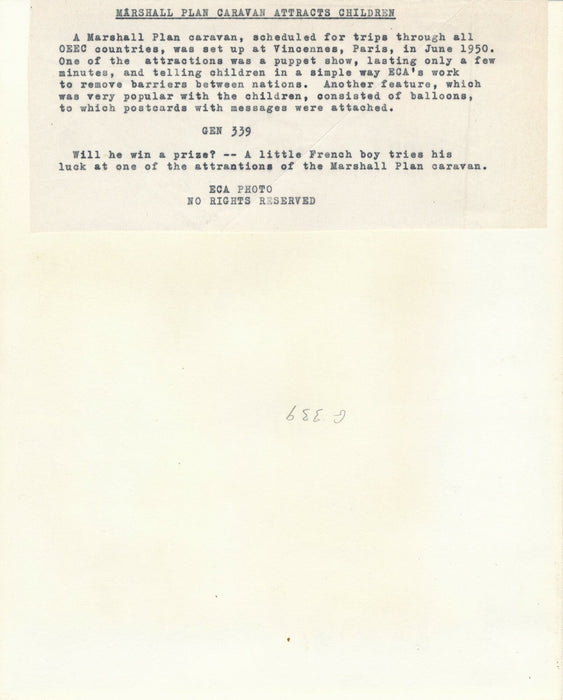 garçon jeu fête foraine Paris Vincennes 1950 photo photographie portrait enfant