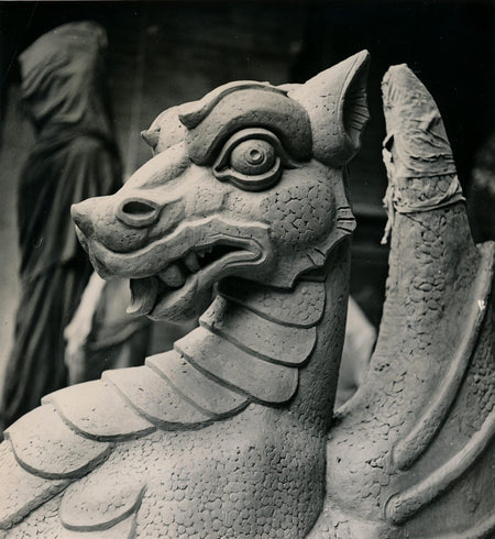 Photographie Dragon sculpture tirage argentique époque v. 1960 Philip Boucas