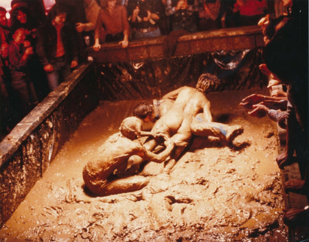 Bataille boue catch féminin femmes spectacle érotique photo photographie couleur