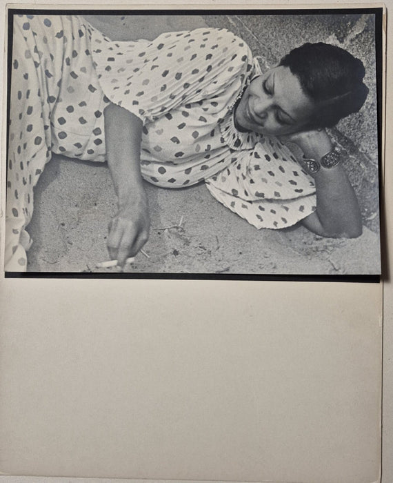 robe femme la cigarette années 30 photo photographie argentique vintage