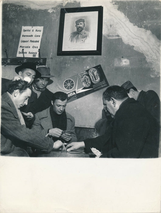 Italie bar jeu portrait Garibaldi photo photographie argentique années 1960