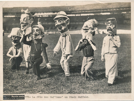 Fête des Caf' conc' au stade Buffalo c. 1930 photo photographie masque