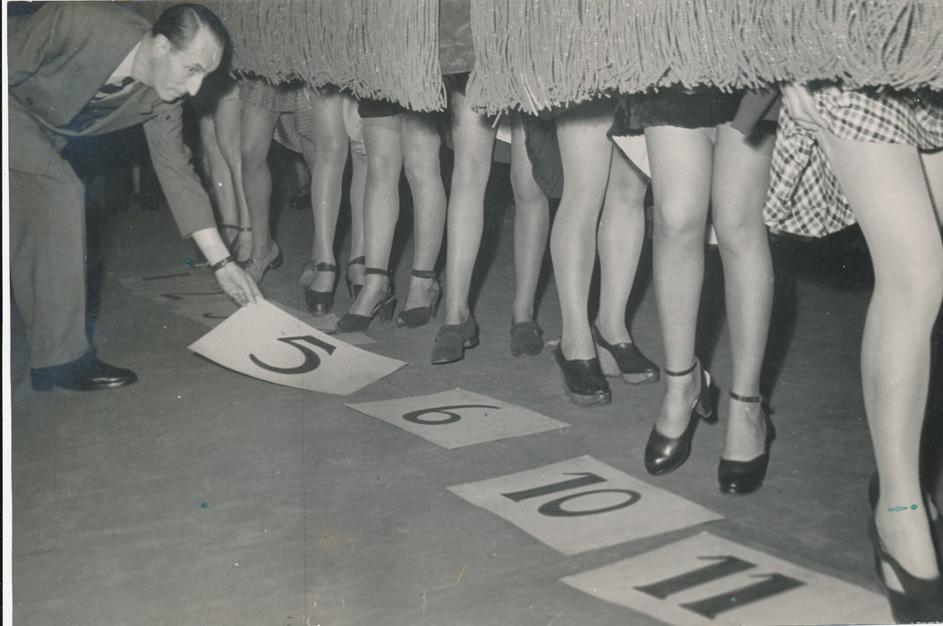 insolite concours belles jambes photo photographie époque argentique sexy