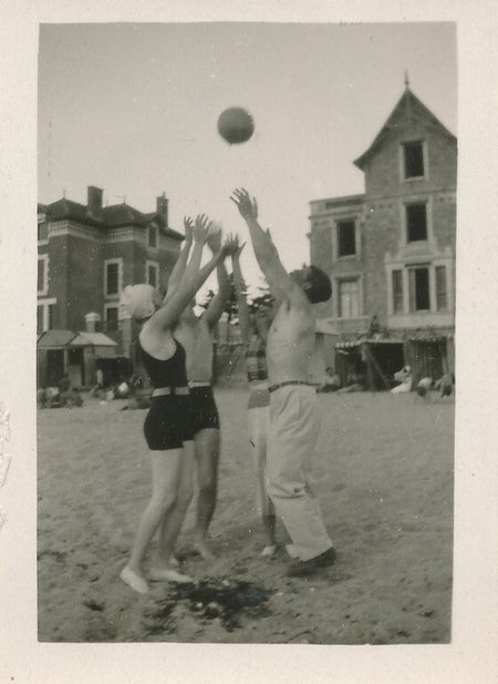 snapshot jeu de balle plage argentique amateur photographie