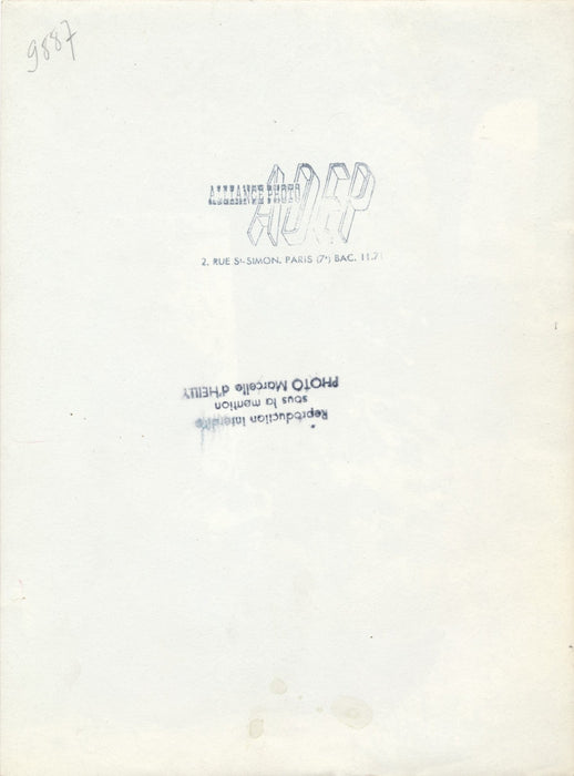 Veille femme dans un site historique Marcelle d’Heilly photo argentique époque