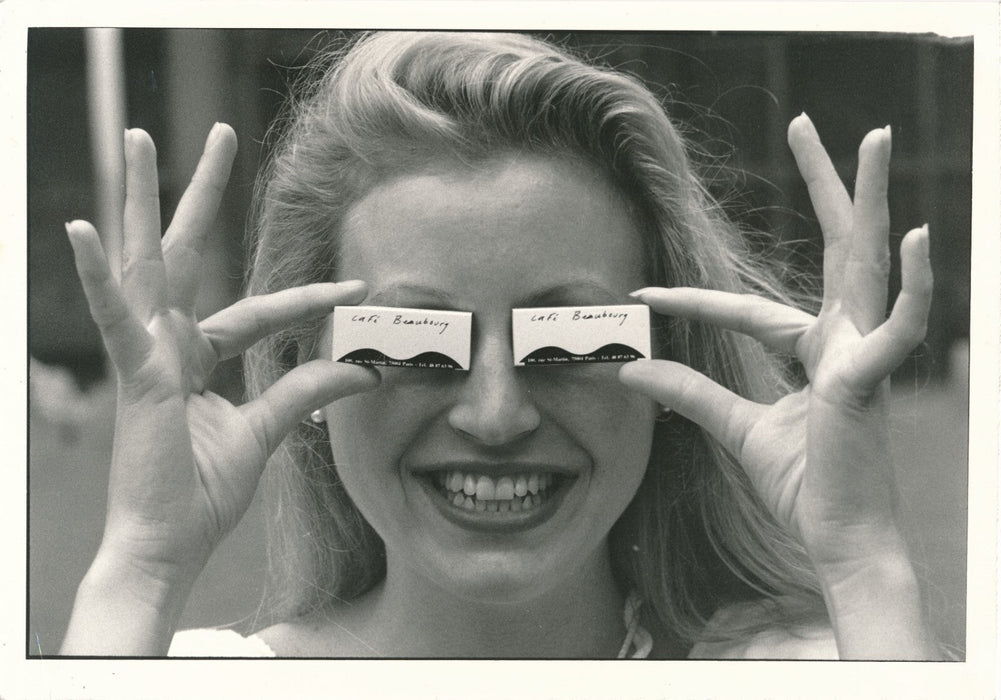 Café Beaubourg photo photographie femme v. 1980 humour