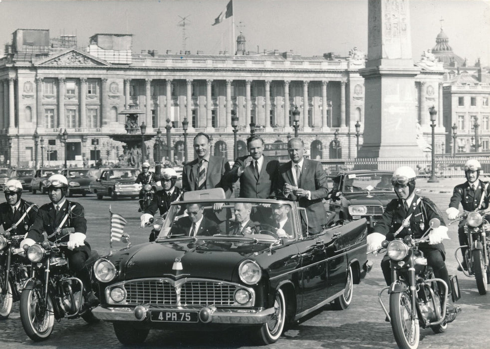 Aldrin Armstrong et Collins en voyage à Paris 1969 photo photographie vintage