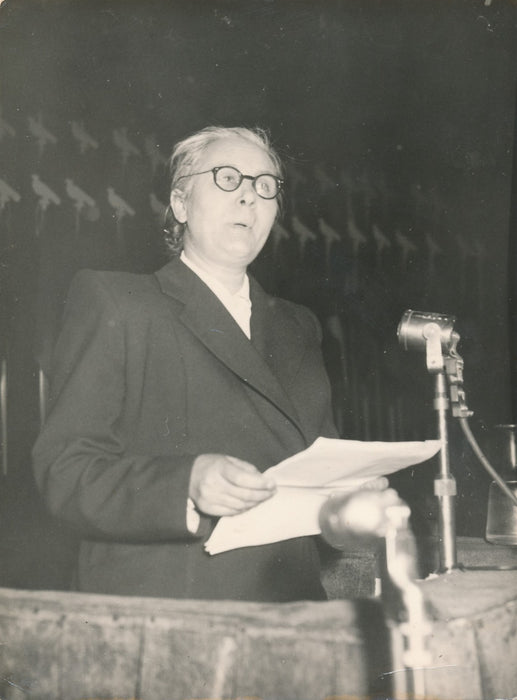 2 photos Eugénie Coton physicienne photo photographie mouvement paix 1949