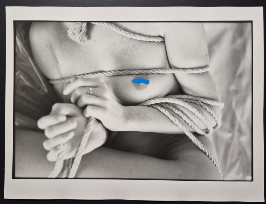 Femme nu bondage cordes poitrine photo photographie sexy