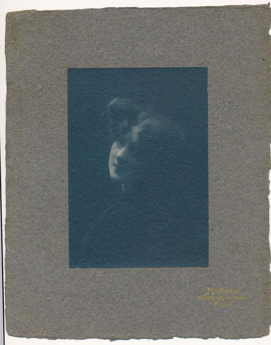 Femme de profil