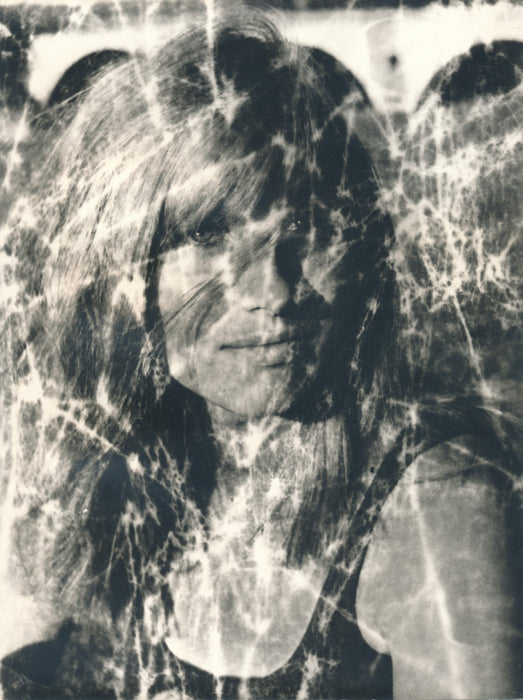 2 visages de femme 2 photos composition  photographie v. 1970 montage