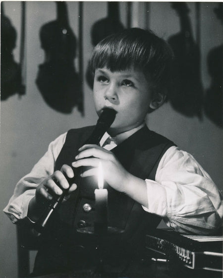 enfant flûtiste v. 1960 portrait