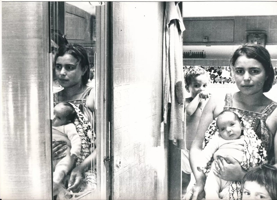 Anonyme gens du voyage, années 1980 mère enfant photo photographie époque