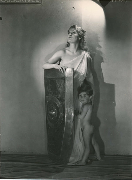 Allégorie de la République photo photographie femme enfant époque bouclier