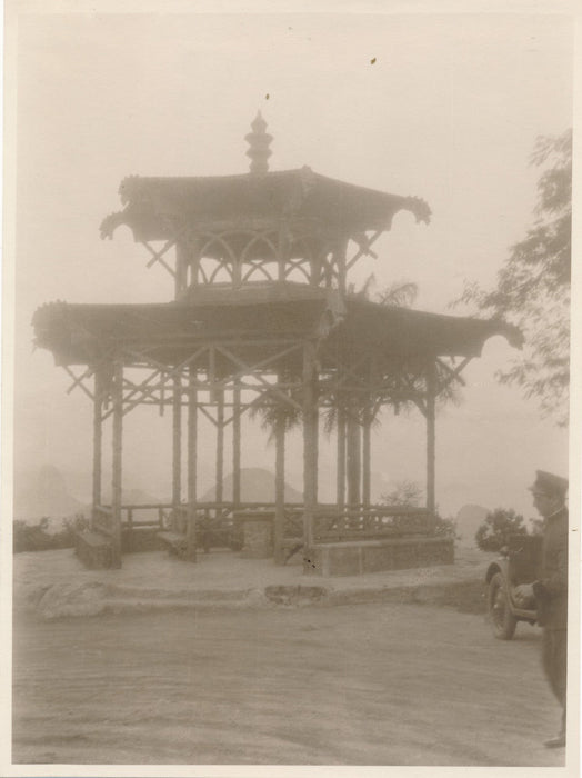 extrême orient à identifier tirage argentique époque sépia voiture architecture