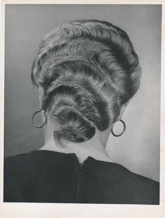 Présentation coiffure vue de dos photo photographie nuque v. 1960