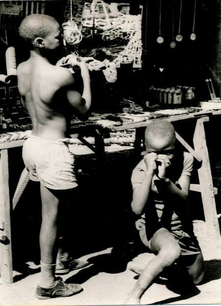 Afrique enfant Afrique photographe photographie caméra mains