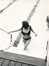 Mode piscine  Tirage argentique d’époque Dos nu