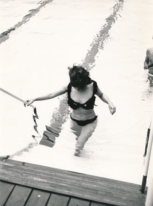 Mode piscine  Tirage argentique d’époque Dos nu