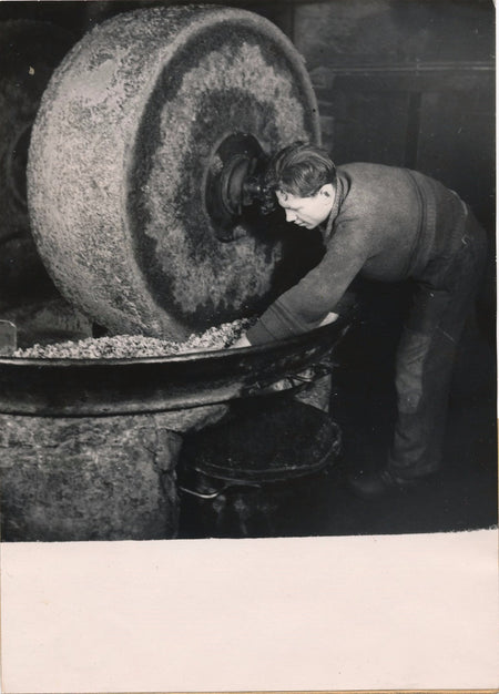 machine ouvrier huilerie artisanale Trampus 1940 tirage argentique