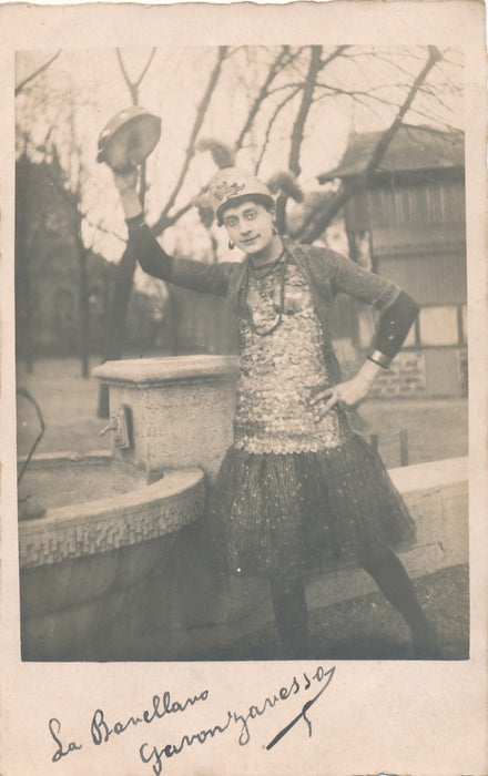 Militaria 2 cartes postales argentique fête travesti travestissement photo