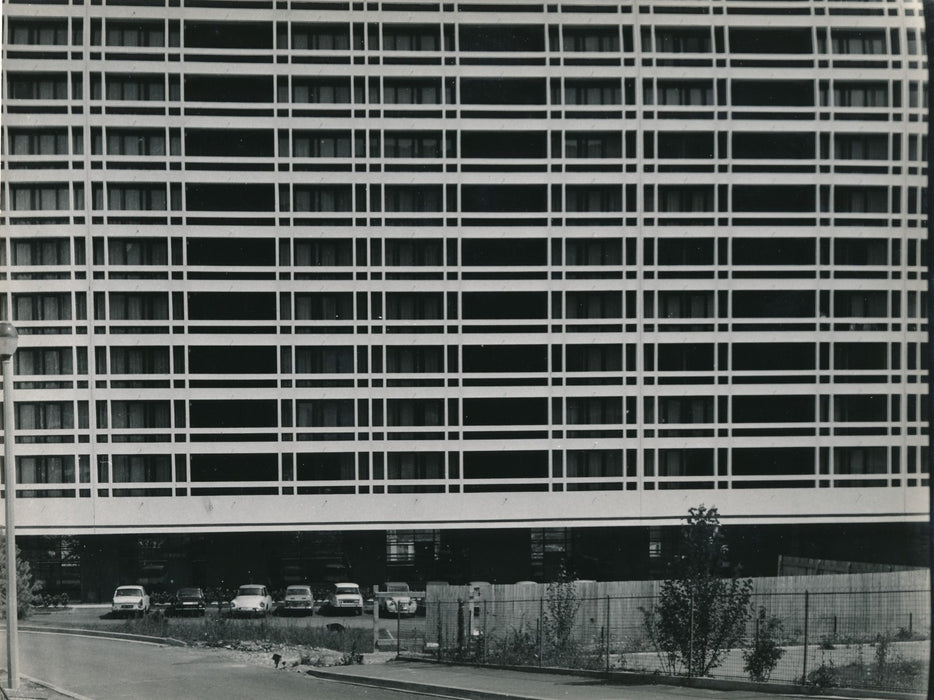 Architecture immeuble habitation voitures années 1970 photo photographie époque