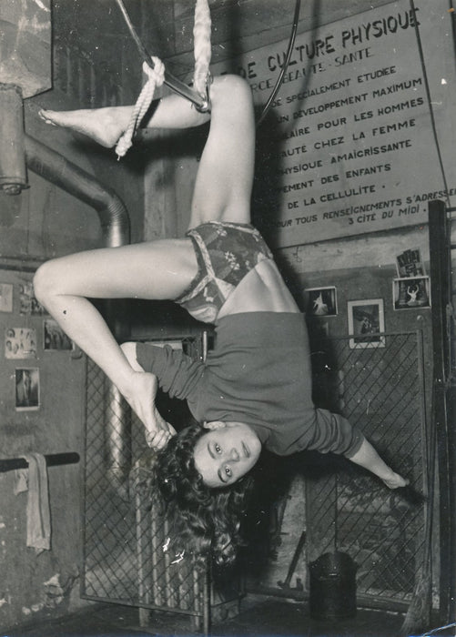 Danièle Delorme actrice numéro trapèze Gala Union des Artistes 1951