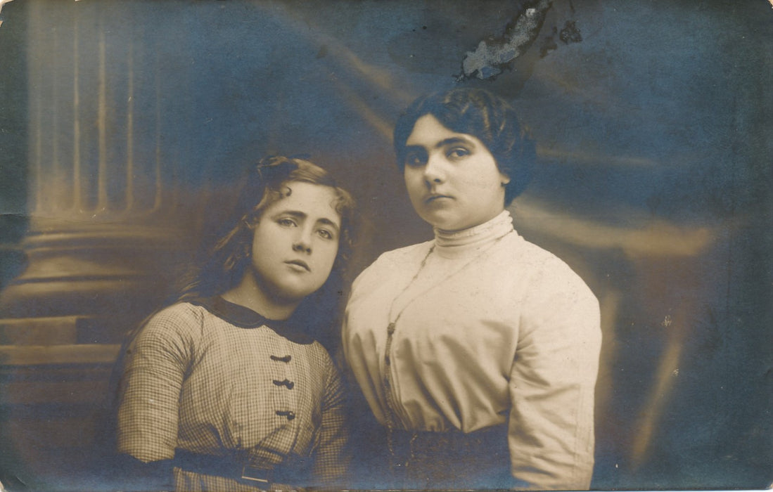 portraits deux soeurs tristes photo photographie argentique annotation au dos