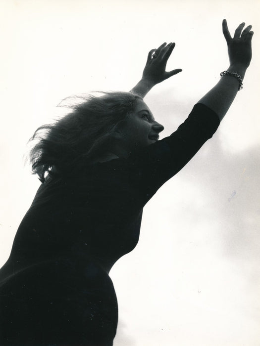 Femme mouvement bras  visage profil v. 1960 photo photographie