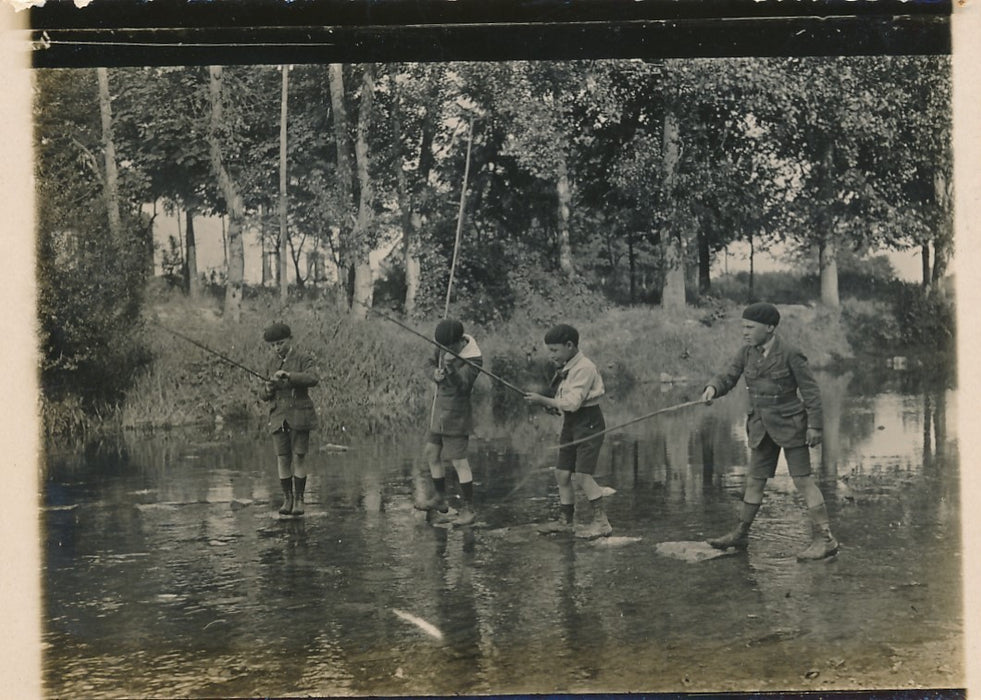 La pêche en rivère enfants snapshots photo amateur famille