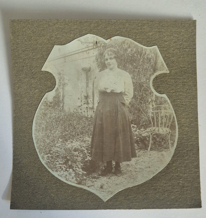 Femme découpage forme cœur photo photographie
