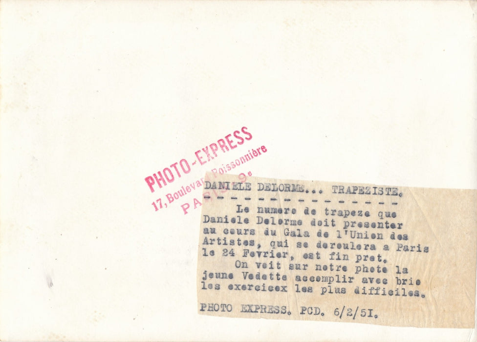 Danièle Delorme actrice numéro trapèze Gala Union des Artistes 1951