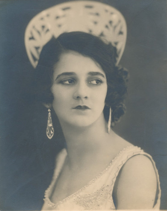 Superbe portrait et tirage femme mode photo photographie attribution studio Iris